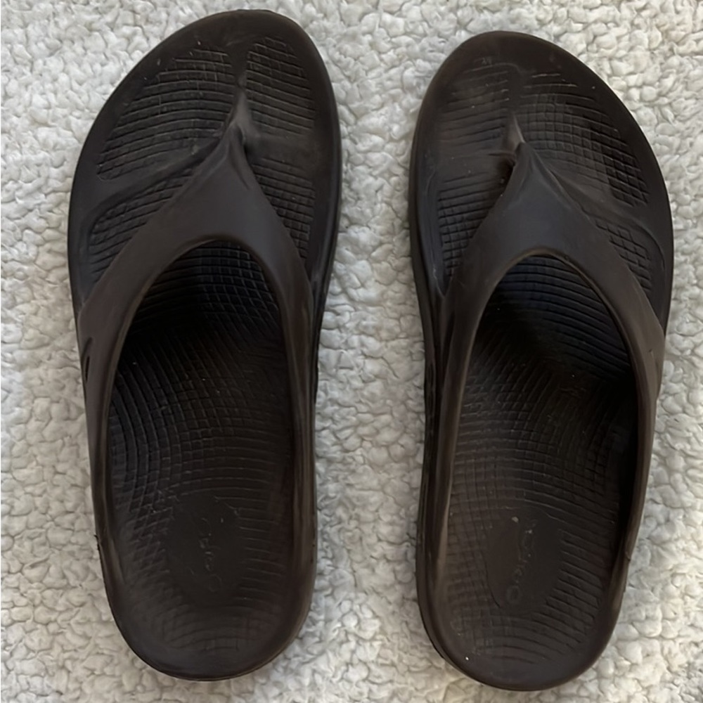 OOFOS Sandals W10 M8